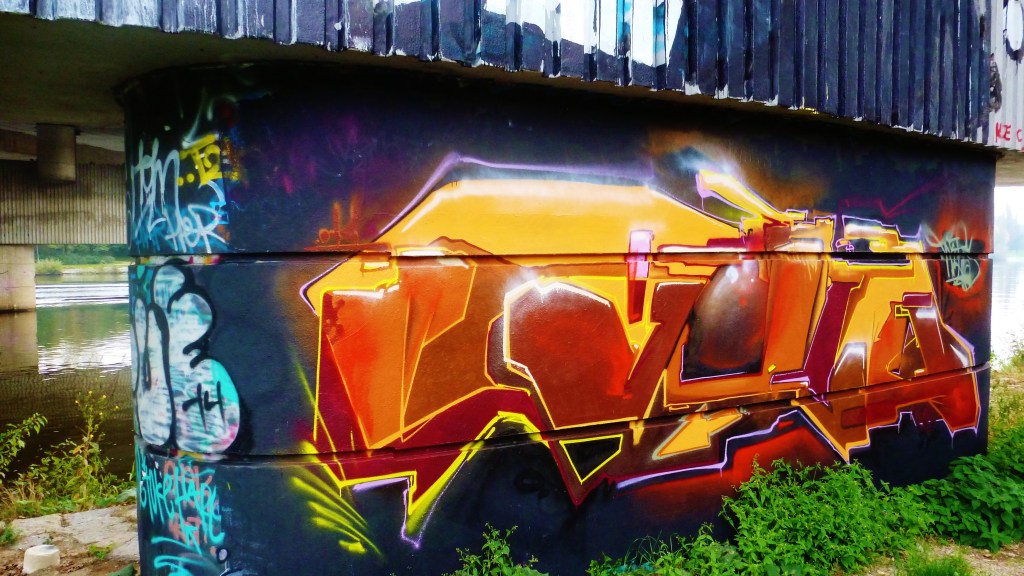 September and Graffiti in Prague 105